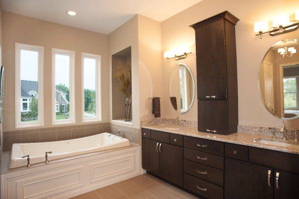 Contemporary picture window in bathroom — Central Florida